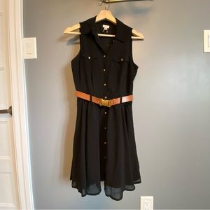 Super cute back dress with belt at the waist